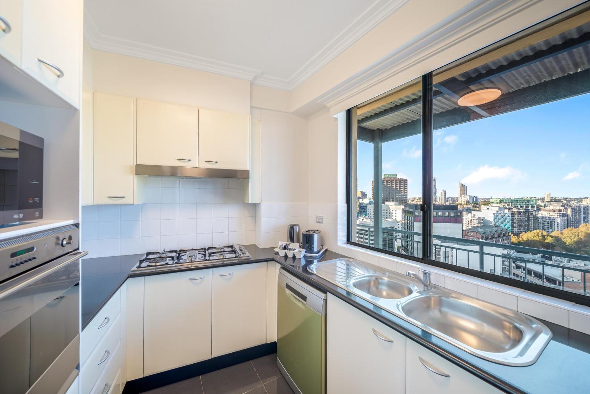 Oaks Sydney Castlereagh Suites Экстерьер фото