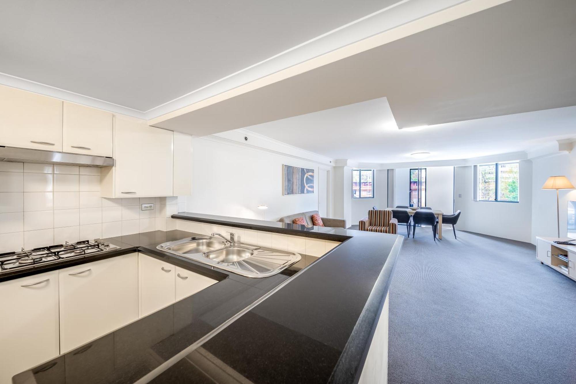 Oaks Sydney Castlereagh Suites Экстерьер фото