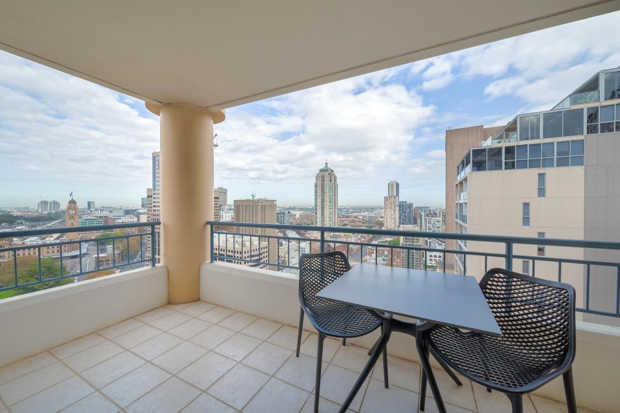 Oaks Sydney Castlereagh Suites Экстерьер фото